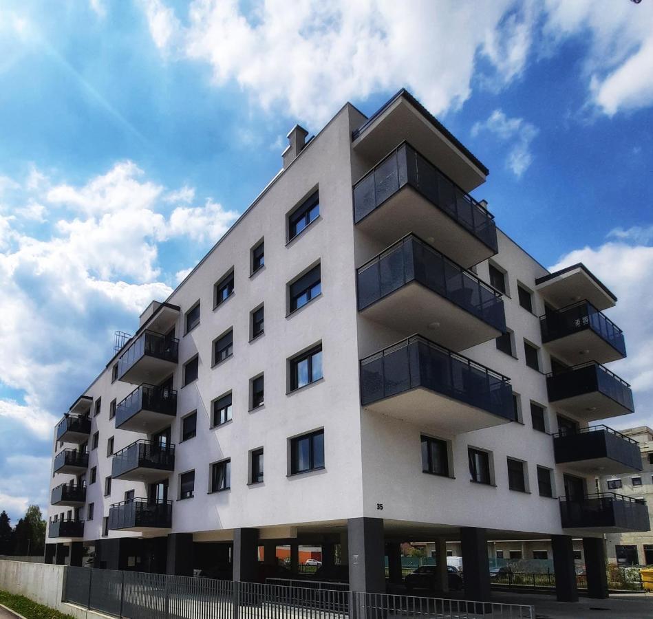 Apartment Mrvica Near The Zagreb Airport Velika Gorica Buitenkant foto